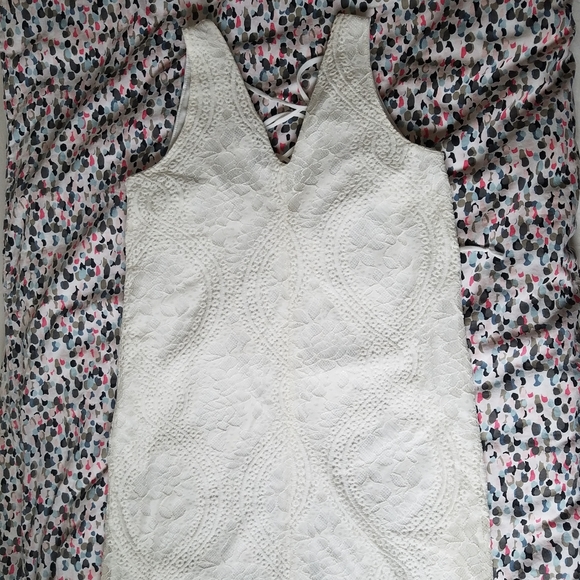 Lacy white dress - Picture 3 of 4